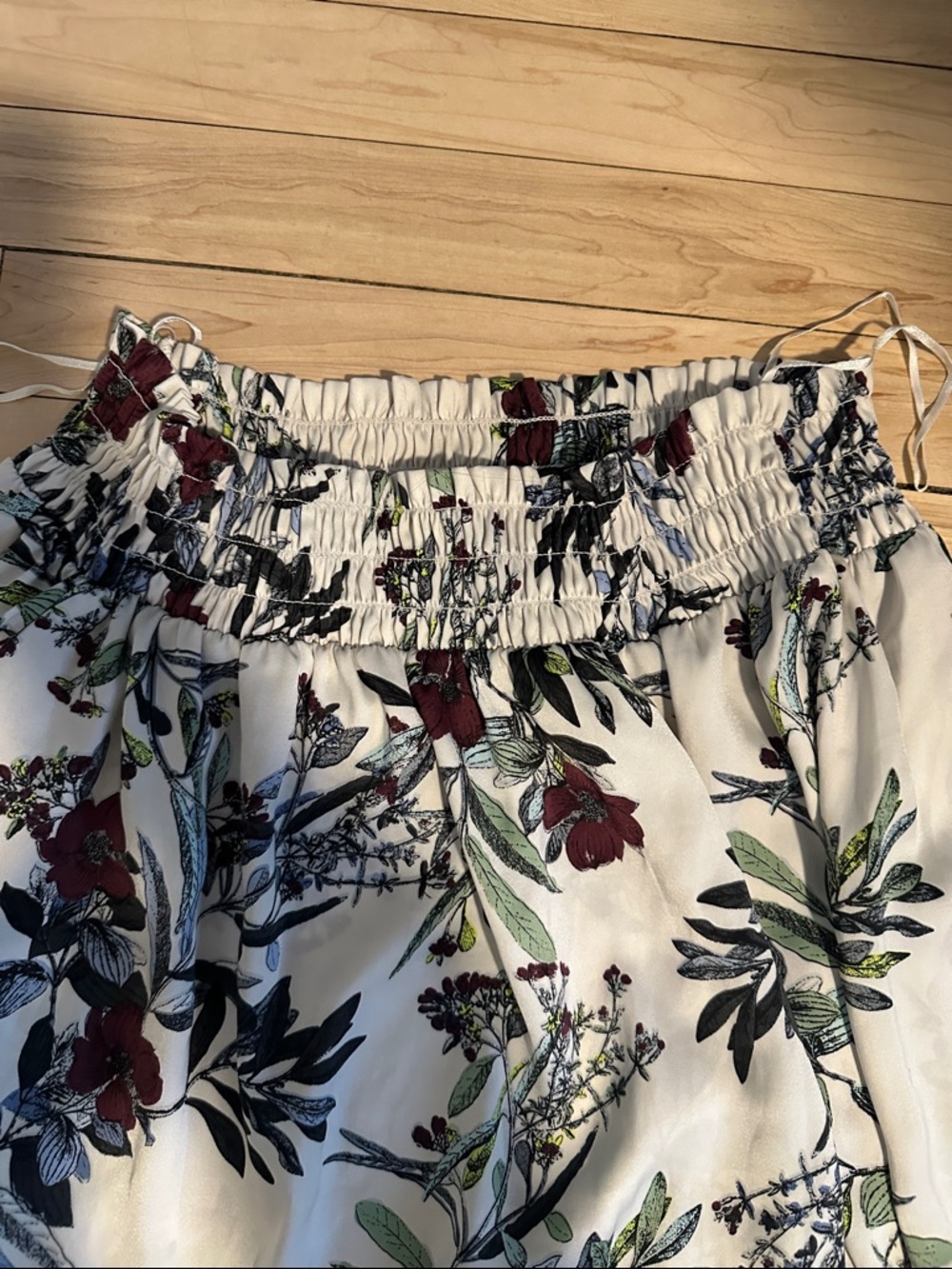 Guess White Floral Off-Shoulder Blouse with Burgundy & Green Print - Picture 3 of 6